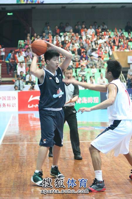 北控92-86险胜宁波晋级8强，廖三宁16分7助，佩里19+11（北控92-86力克宁波闯入八强，廖三宁16分7助，佩里19分11篮板）