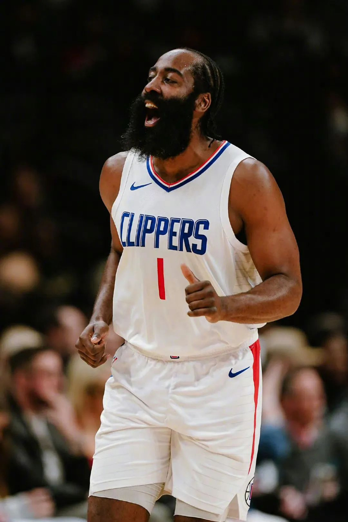 大中锋好用，沃尔特马德本赛季俱乐部+国家队20场10球1助攻（支点中锋真香！沃尔特马德本季双线20战斩获10球1助）