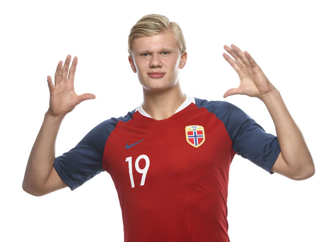 英超焦点战：纽卡斯尔联VS伯恩利 赛前全方位解析与比分前瞻（英超重磅对决：纽卡斯尔联vs伯恩利 赛前深度解读与比分预测）