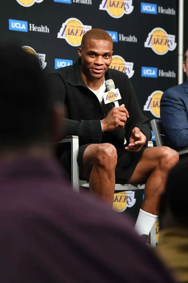 广东大胜江苏！徐杰王洪泽砍33分，4替补齐发挥，奎因陈家政打铁（广东轻取江苏：徐杰、王洪泽合砍33分，四替补集体发力，奎因与陈家政手感冰凉）