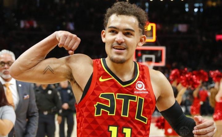 顶着防守也能进，这是神？（硬抗防守依然命中，他是神吗？）