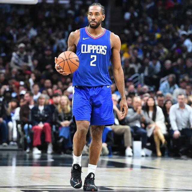 今天是海港足球俱乐部一线队球员武磊的生日，让我们...（武磊生日到来，海港一线队邀你送上祝福）