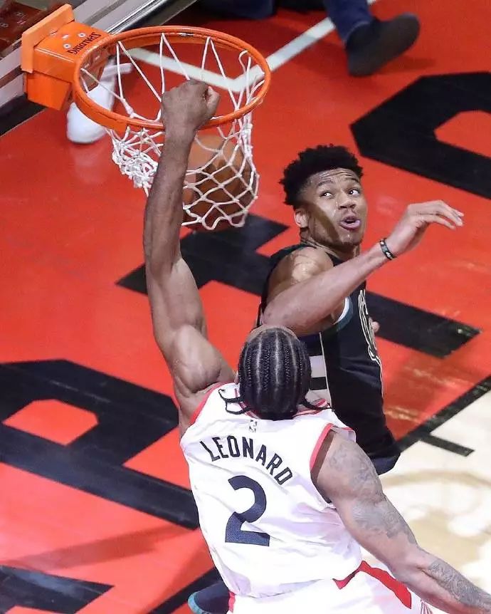 皇马11月最佳球员候选：姆巴佩领衔，维尼修斯、居莱尔在列（皇马公布11月最佳候选：姆巴佩领跑，维尼修斯与居莱尔入选）