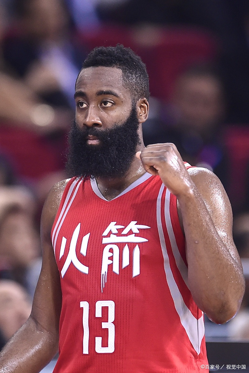 排面，泰州当地路牌上写着“苏超冠军城，泰州欢迎您”（泰州路牌打出“苏超冠军城，泰州欢迎您”，排面十足）