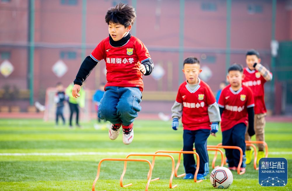 2025年铜梁龙主场场均观众超1.5万人，间接拉动消费约11亿元（2025年铜梁龙主场场均上座超1.5万，间接带动消费约11亿元）