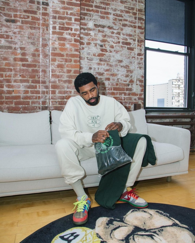 斯卢茨基：我们丢球后不得不加强进攻，这给了对手很多空间（斯卢茨基：失球逼我们加强进攻，反而让对手获得更多空间）